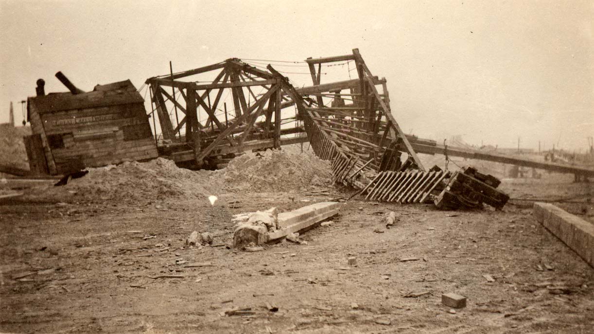 photo%20of%20the%20wreckage%20of%20Pile%20Driver%20No.1%2C%20after%20it%20collapsed%20at%20the%20Canadian%20Steel%20Corp.%20construction%20site%2C%20Ojibway%20%28Ont.%29